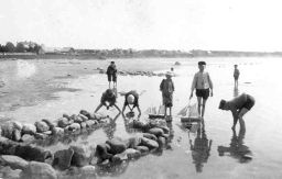 Favoritplats för klintebarnen - Gåsholmen 1913 Favoritplats för klintebarnen - Gåsholmen 1913