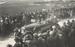 Kronprins Gustaf Adolf hälsas av klinteborna Kronprins Gustaf Adolf hälsas av klinteborna