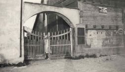 Porten till Donnerska husets gård