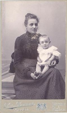 Anna Svanborg, f. Olsson med dottern Rosa Anna Svanborg, f. Olsson med dottern Rosa