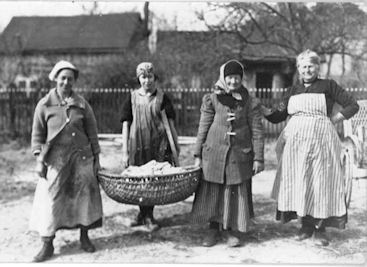 Ada Vester, Mrta X, Hilma Pettersson och Hanna Lvkvist