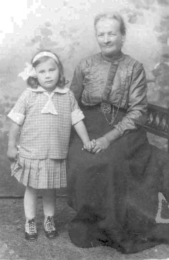 Hilma med barnbarnet Magnhild Hilma med barnbarnet Magnhild