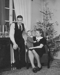 Sune och Astrid med Harriet julen 1942 Sune och Astrid med Harriet julen 1942.